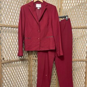 Red Suit from Oscar by Oscar De La Renta size 8/10